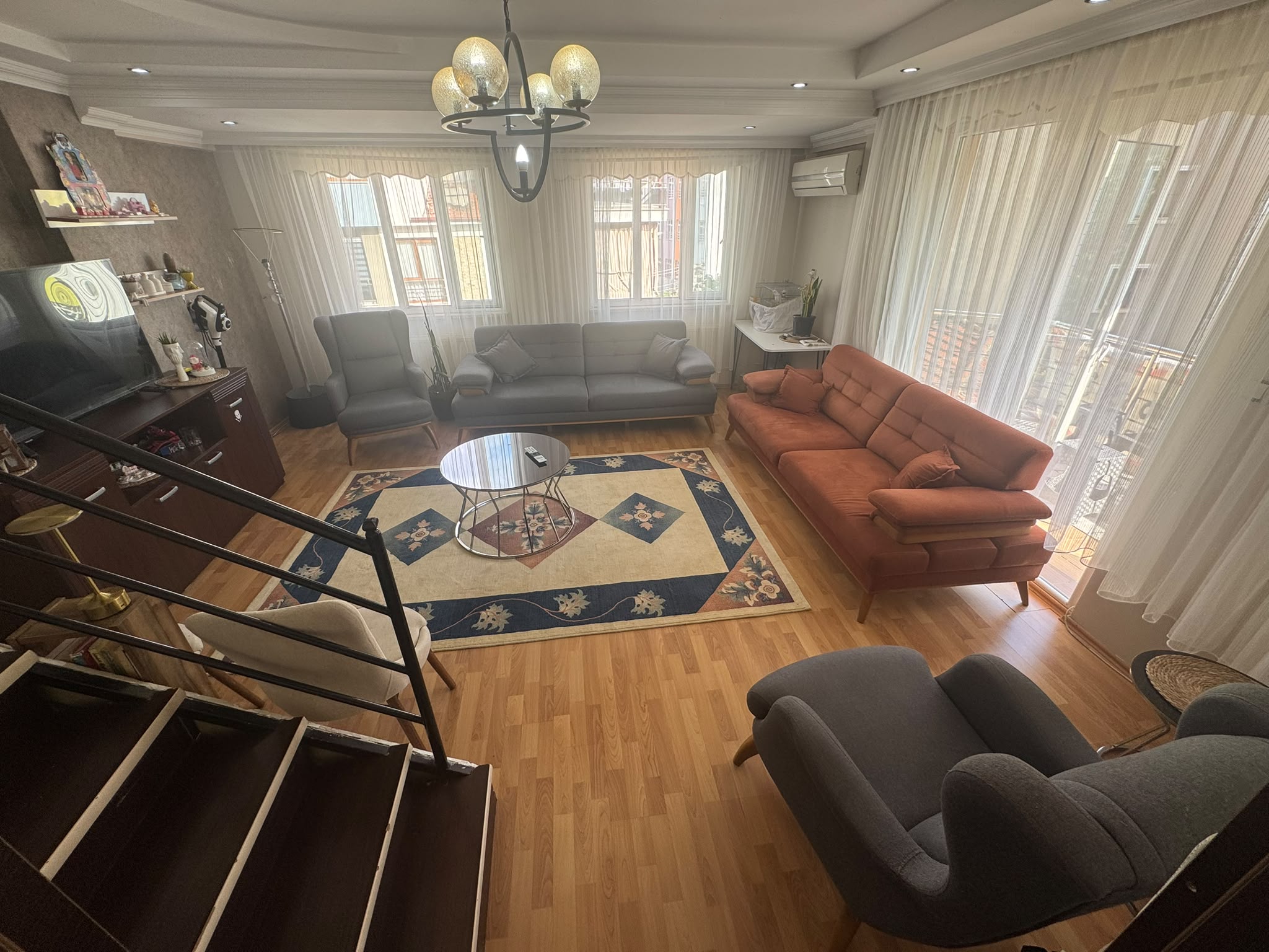 Zeytinköy Mahallesi dubleks daire salon kapak fotoğrafı